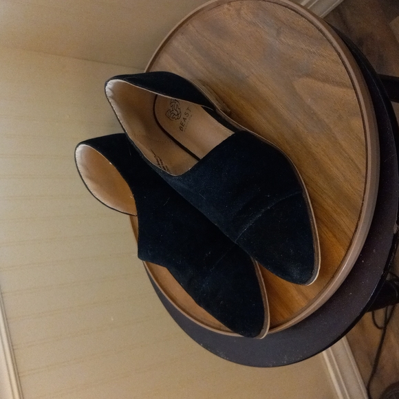 BEAST FASHION Shoes - 🟢16oz Beast Fashion black faux suede ankle boots